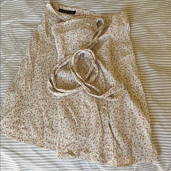 Brandy Melville Floral Wrap Skirt. EUC - Picture 2 of 5